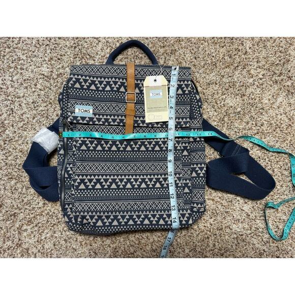 NEW! TOMS Trekker Tribal Geo Canvas Backpack in Navy Blue, Lots of pockets! - Picture 6 of 9